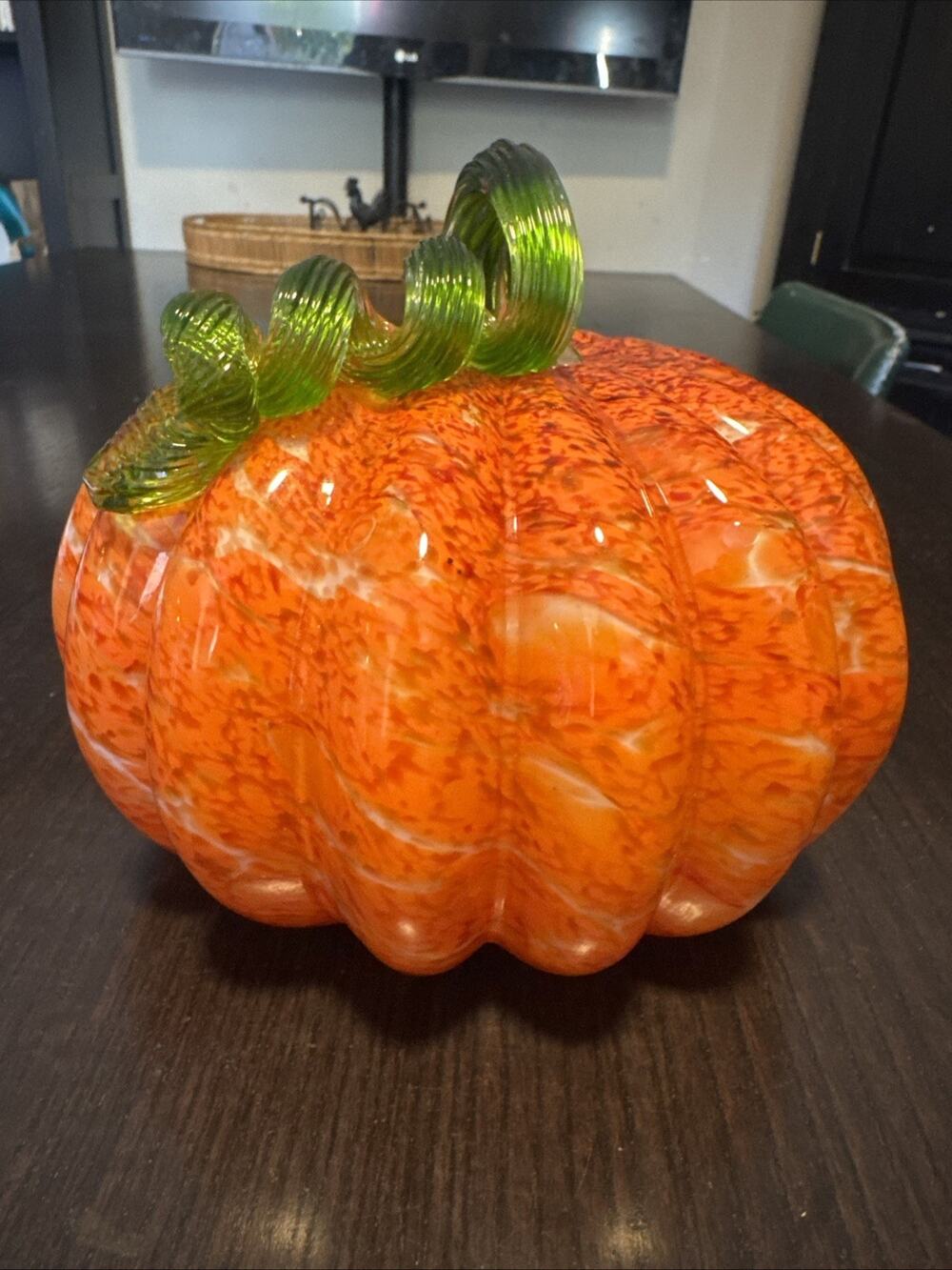 Beautiful Handblown Glass Pumpkin w/ Curled Green Stem, 8×6.5in Small Chip